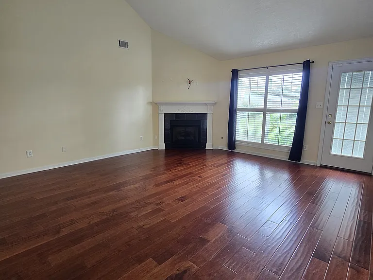 Living Room w/ gas fireplace