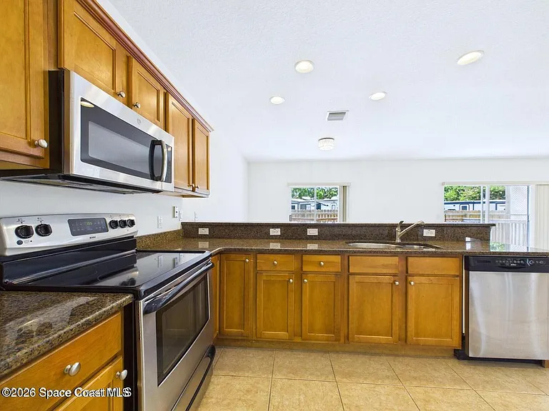 131 Majestic Bay Ave — Photo 5