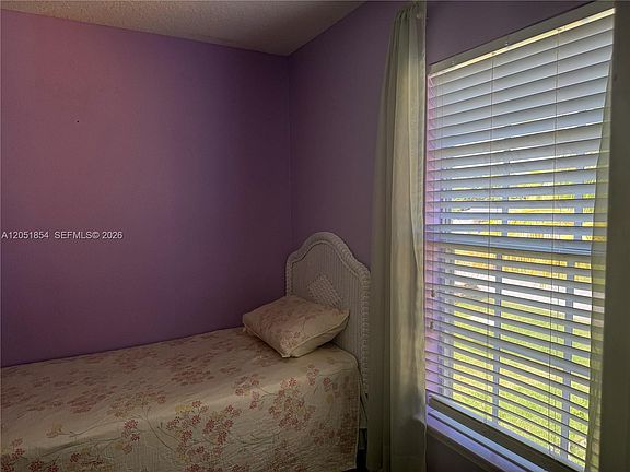 3rd image of 402 SE Crosspoint Dr