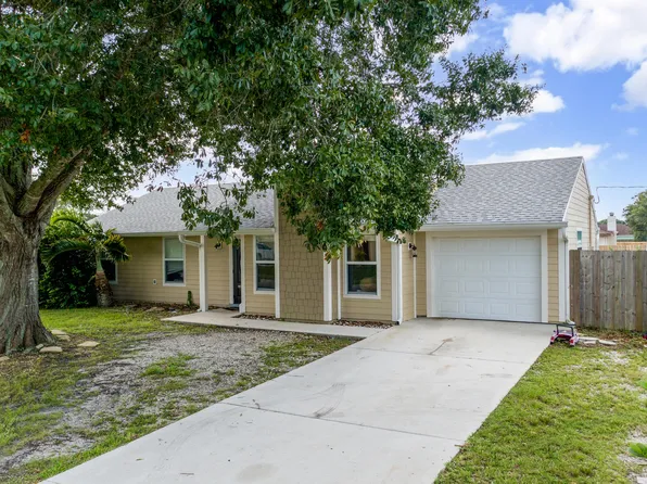 542 SW Dwight Avenue, Port St Lucie, FL 34983