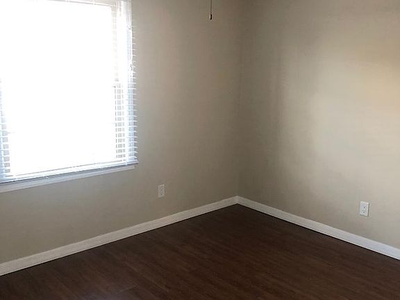 5th image of 604 Georgetown C Dr