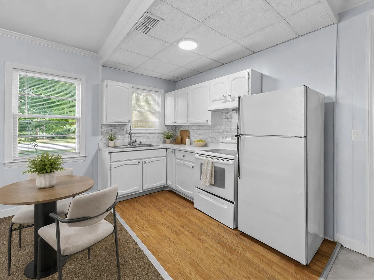 1 bed, 1.0 bath, 810 sqft, $895 — Photo 3
