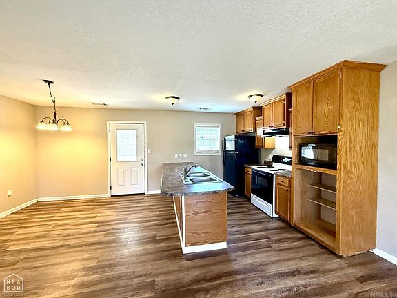 4th image of 829 N 10th Ave