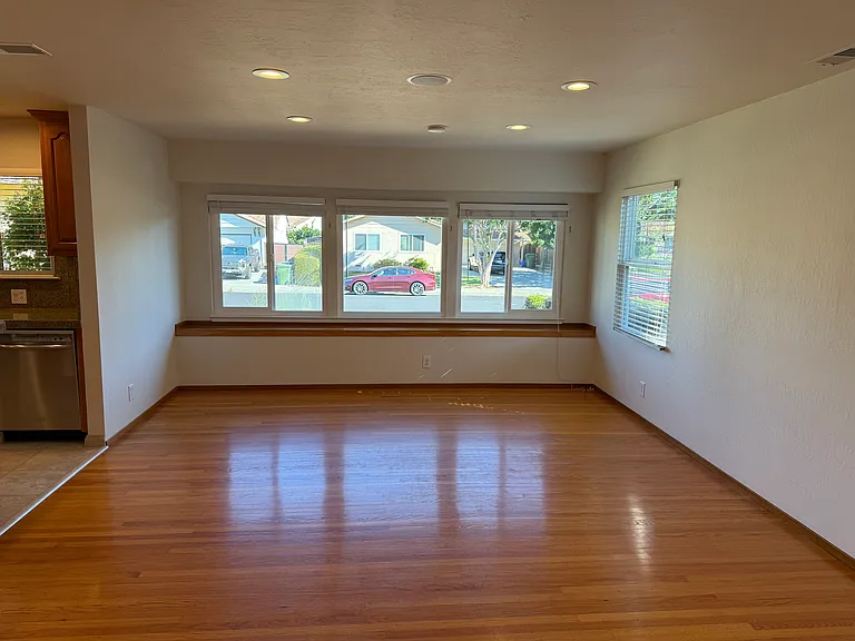 3378 Vanderbilt Way — Photo 5