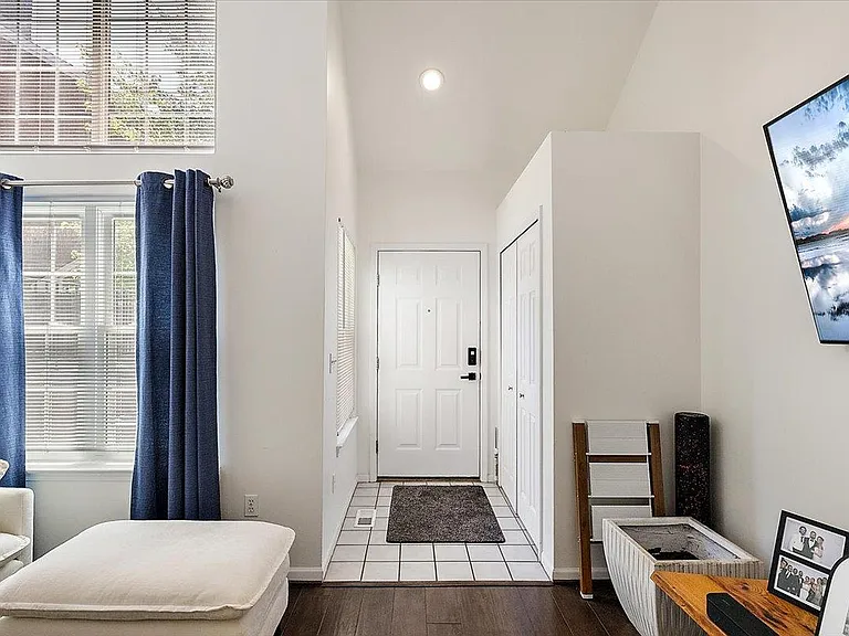 1538 Maryland Club Dr — Photo 3
