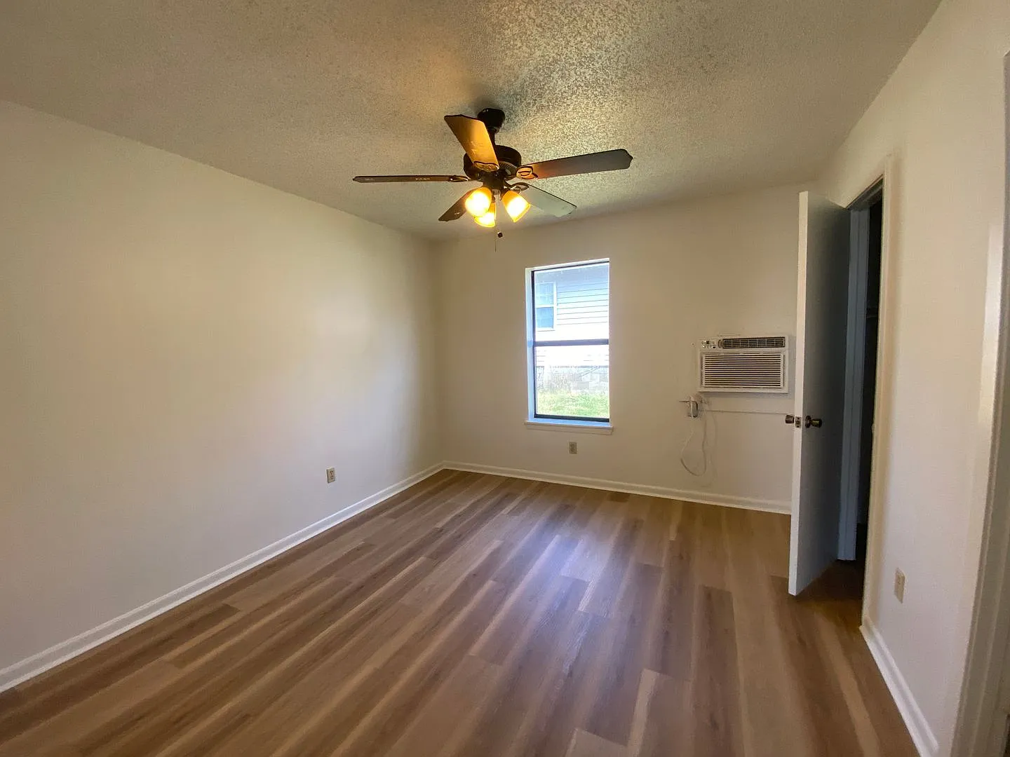 1416 Market Place — Photo 4