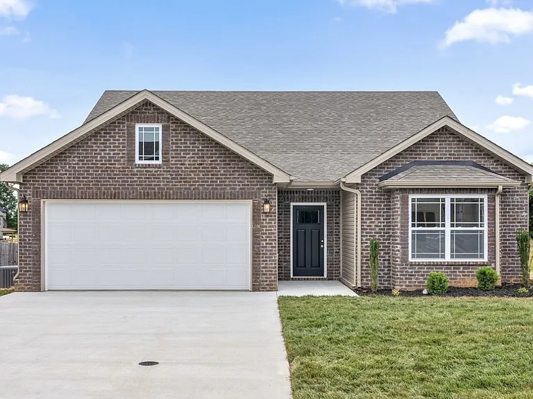 1360 Harmon Ln — Photo 1