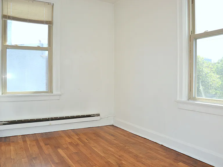 29 W Daniels Street — Photo 4