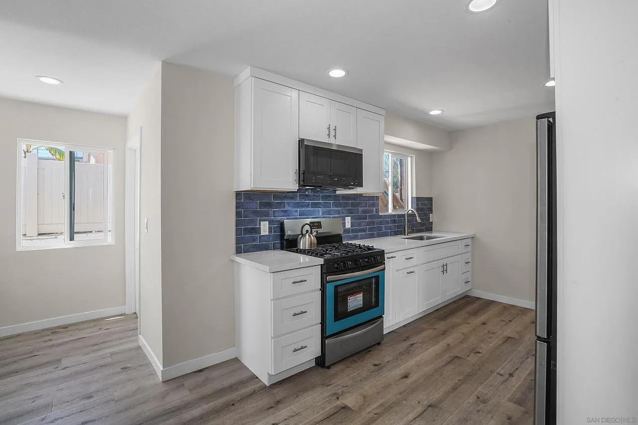 3 bed, 1125 sqft, $3,795 — Photo 2