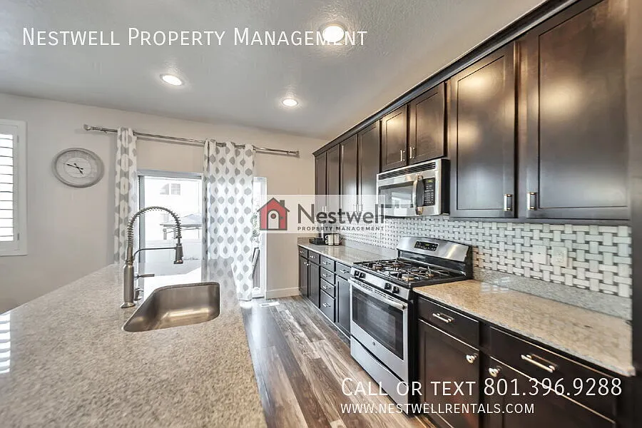 Fantastic Energy Efficient Home in Herriman — Photo 4