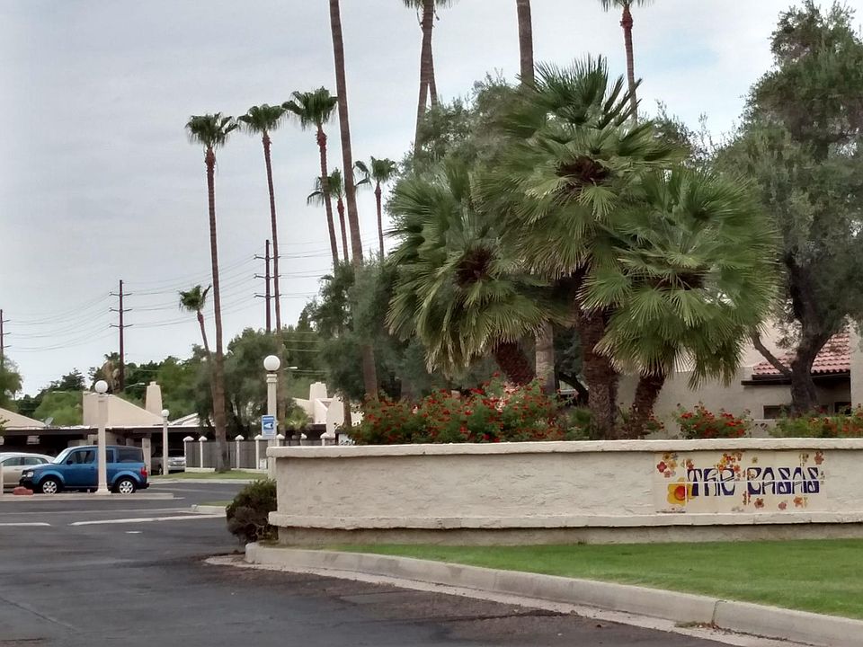 The Casas Entrance