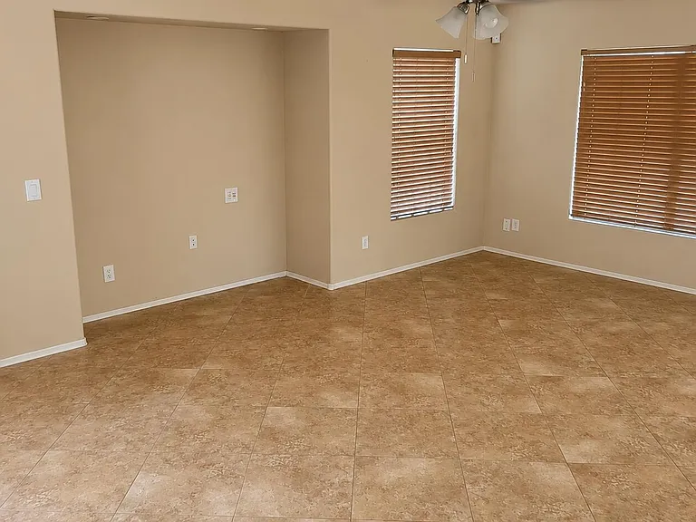 14138 N 158th Ct — Photo 6