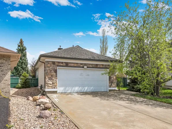 522 Hunters Way NW, Edmonton, AB T6R 2W1