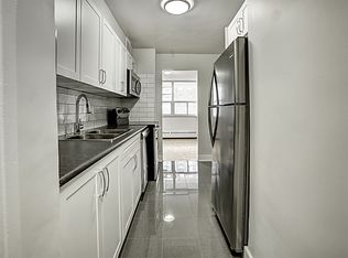10 Yorkwoods Gate, Toronto, ON M3N 1J9