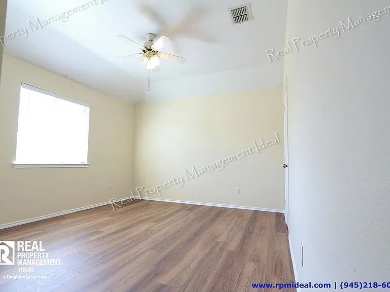 1910 Pin Oak Ln — Photo 26