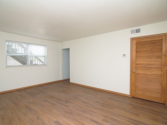 4th image of 218 W Atchison St #2C