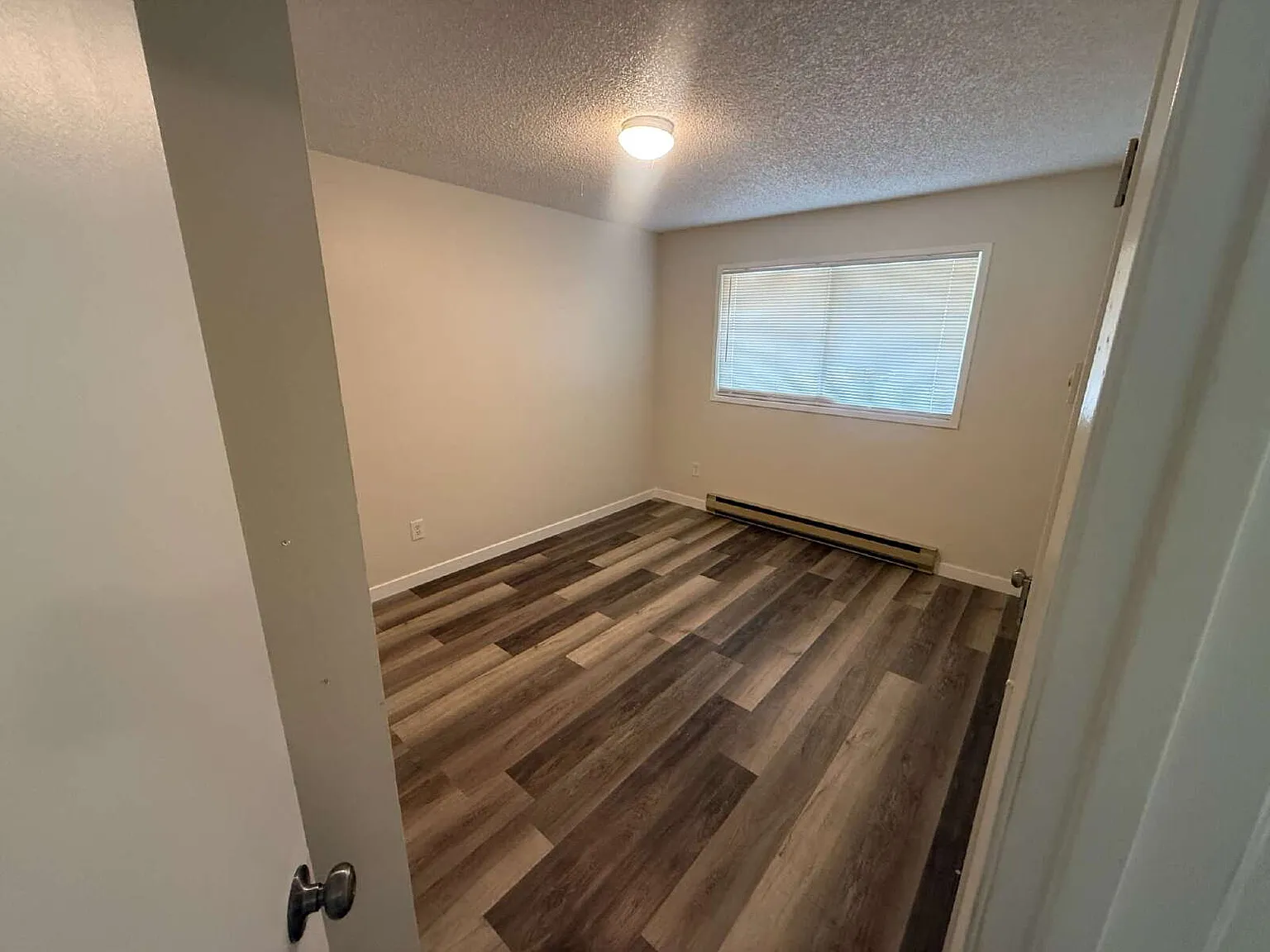 3 bed, 1.0 bath, $1,275 — Photo 4