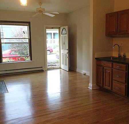 2nd image of 511 E Dakota Ave