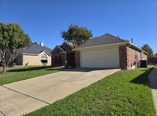 610 Manchester Dr, Mansfield, TX 76063