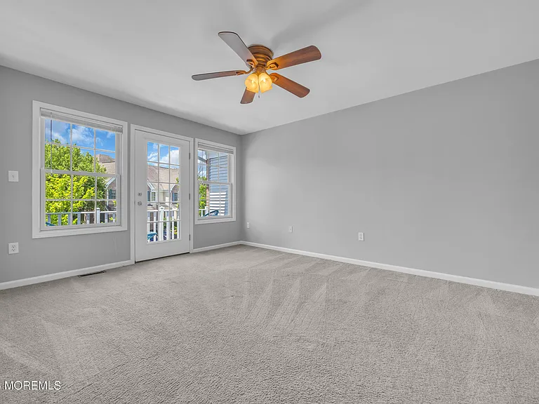 10 Deepwater Cir — Photo 15
