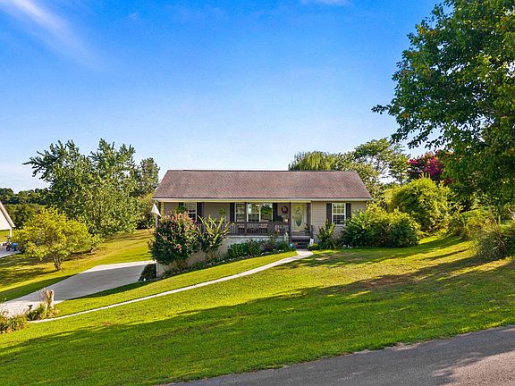 2nd image of 185 Ridgeview Ln