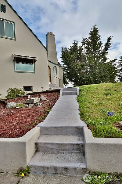 4th image of 1430 W Hendrickson Road