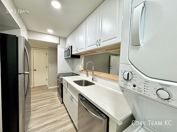 3rd image of 1132 W 41st Ter #2W