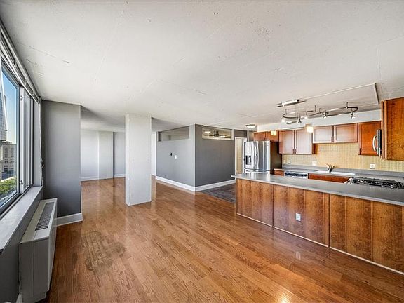 3rd image of 600 E 8th St APT 12R