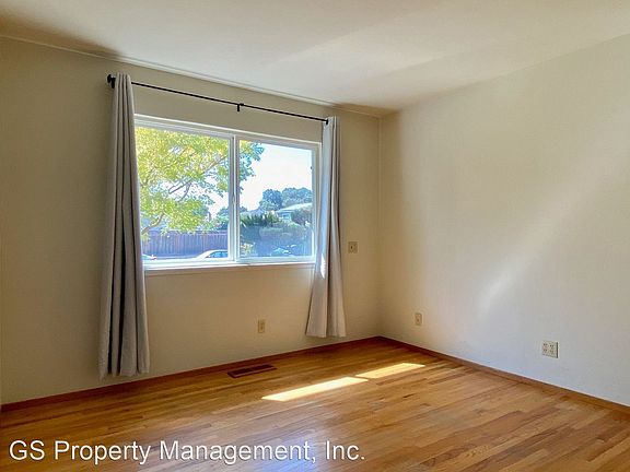 5th image of 812 Hermiston Dr