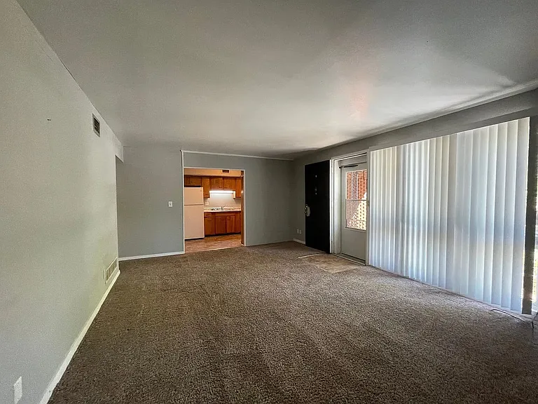 312 Moundale Ct — Photo 2