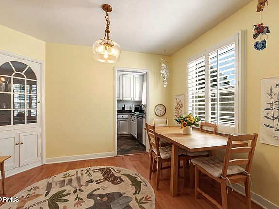 5th image of 225 E COLTER Street