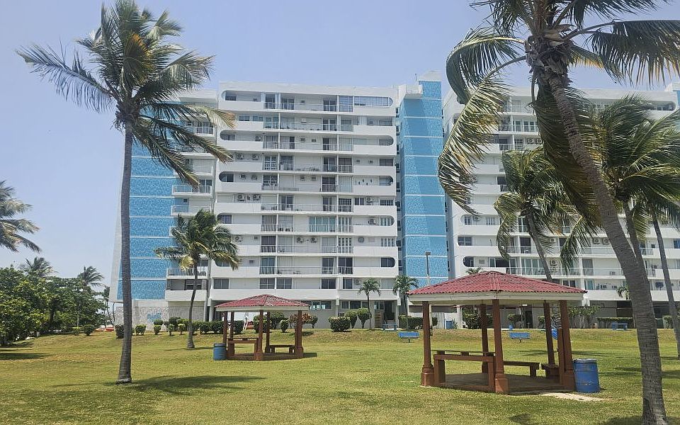 1st image of Cond Isleta Marina Torre 1 Apto #8Q