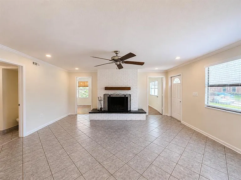 7301 N Dartmouth Ave — Photo 3