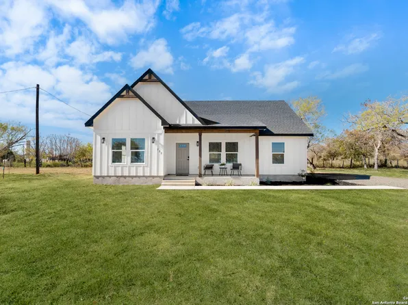 732 County Road 6846, Lytle, TX 78052