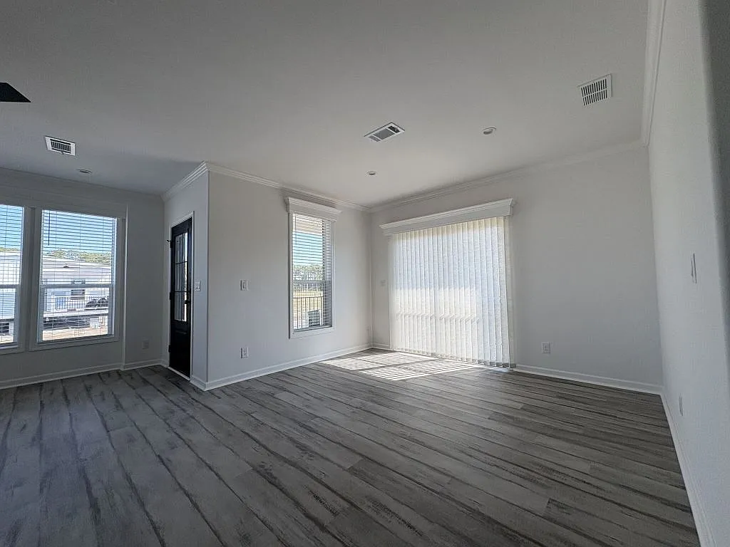 3 bed, 2.0 bath, 1460 sqft, $1,499 — Photo 3