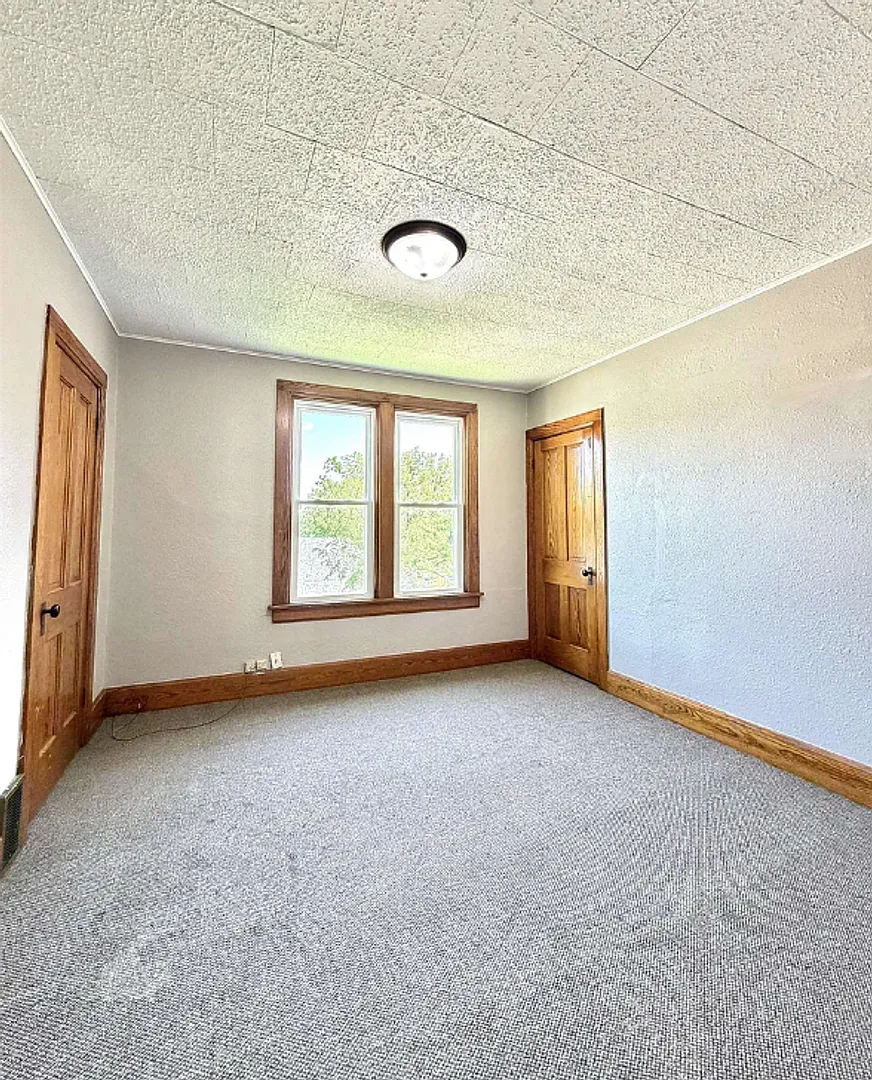 3 bedroom unit with bonus attic space — Photo 4