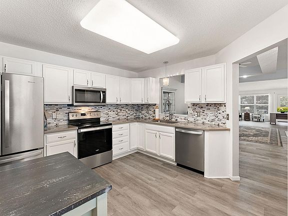 5th image of 3840 Martin Ct