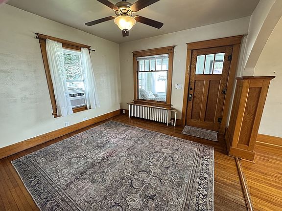 4th image of 304 1st St S