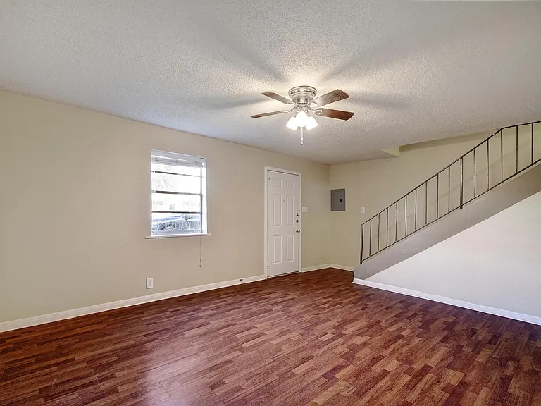 1704 E M Franklin Ave #C — Photo 2