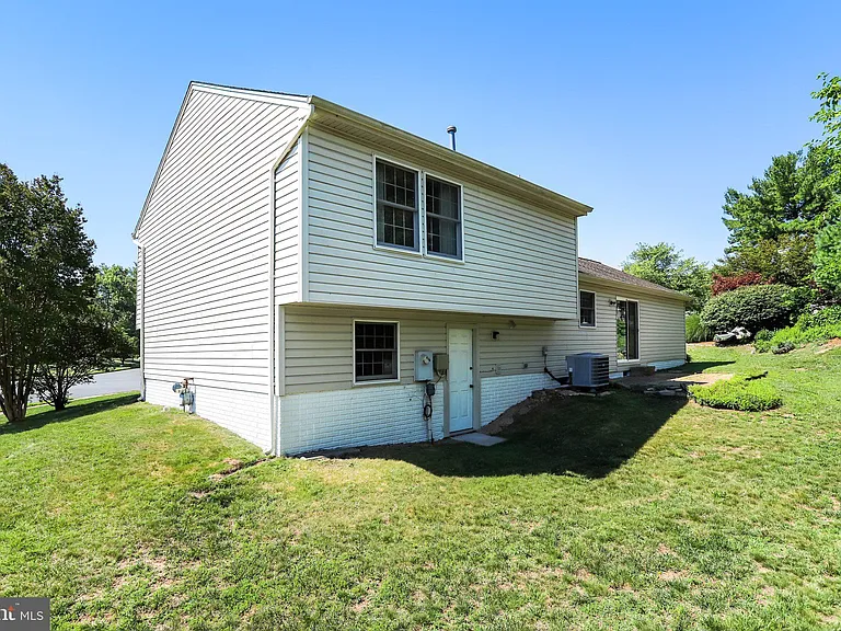 1803 E Beech Rd — Photo 33
