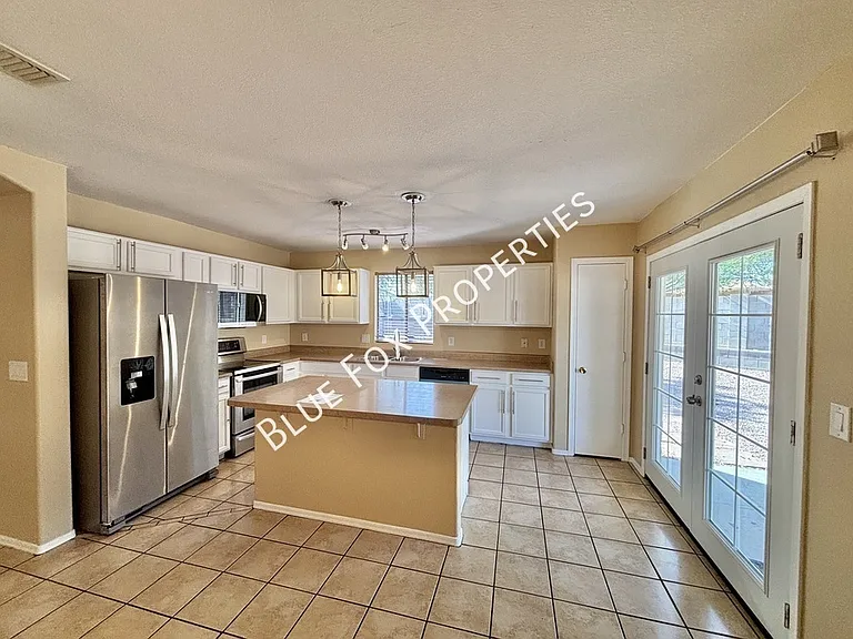 3754 E White River Dr — Photo 7