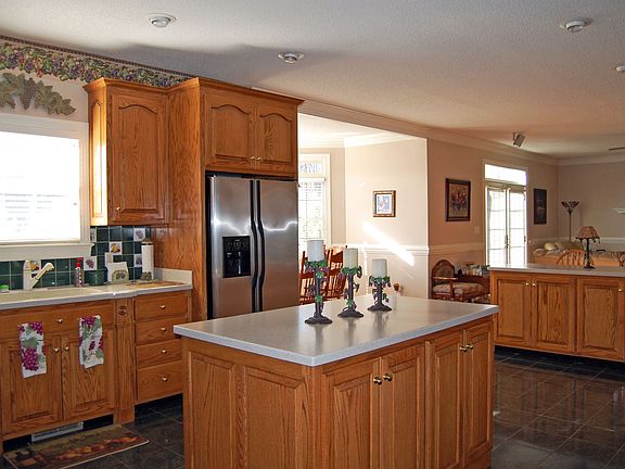 5th image of 161 Westhaven Dr