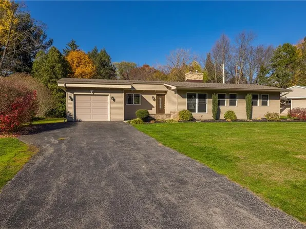 53 White Village Dr, Rochester, NY 14625