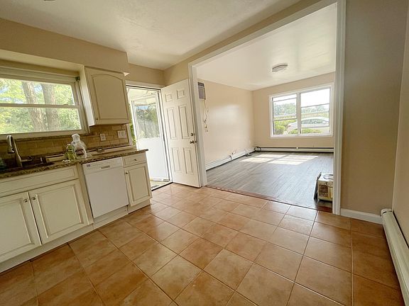 3rd image of 449 Seaver Ave Floor 1