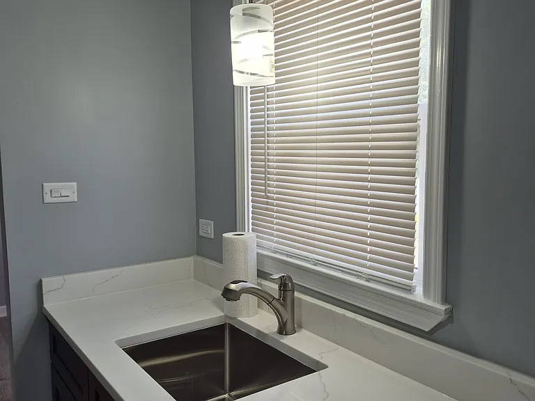 960 E 85th St #1N — Photo 11