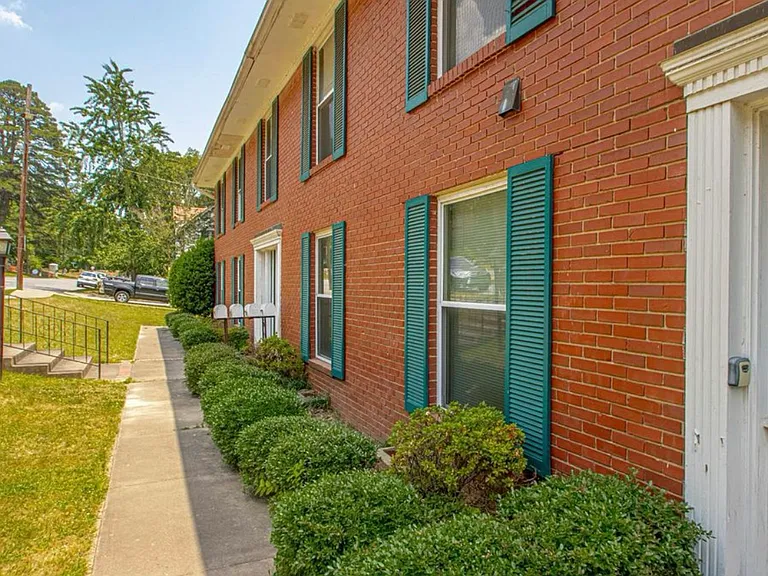 3801 Hill Rd #4 — Photo 2