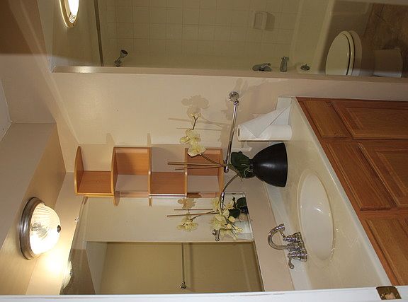 4th image of 5215 Galitz St APT 2E