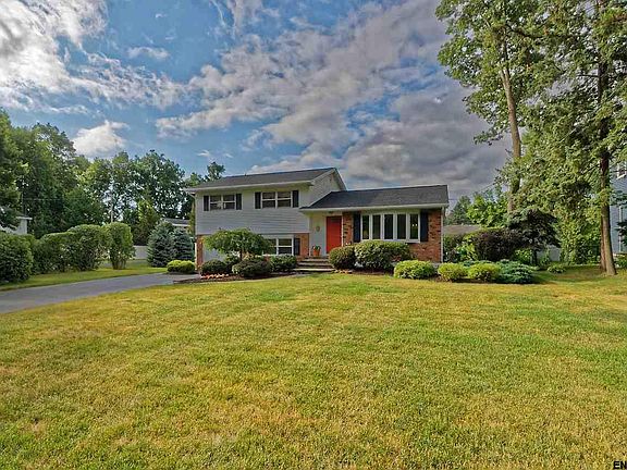 2nd image of 28 Scotchpine Dr