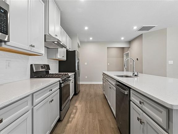 5th image of 13559 S Village Way
