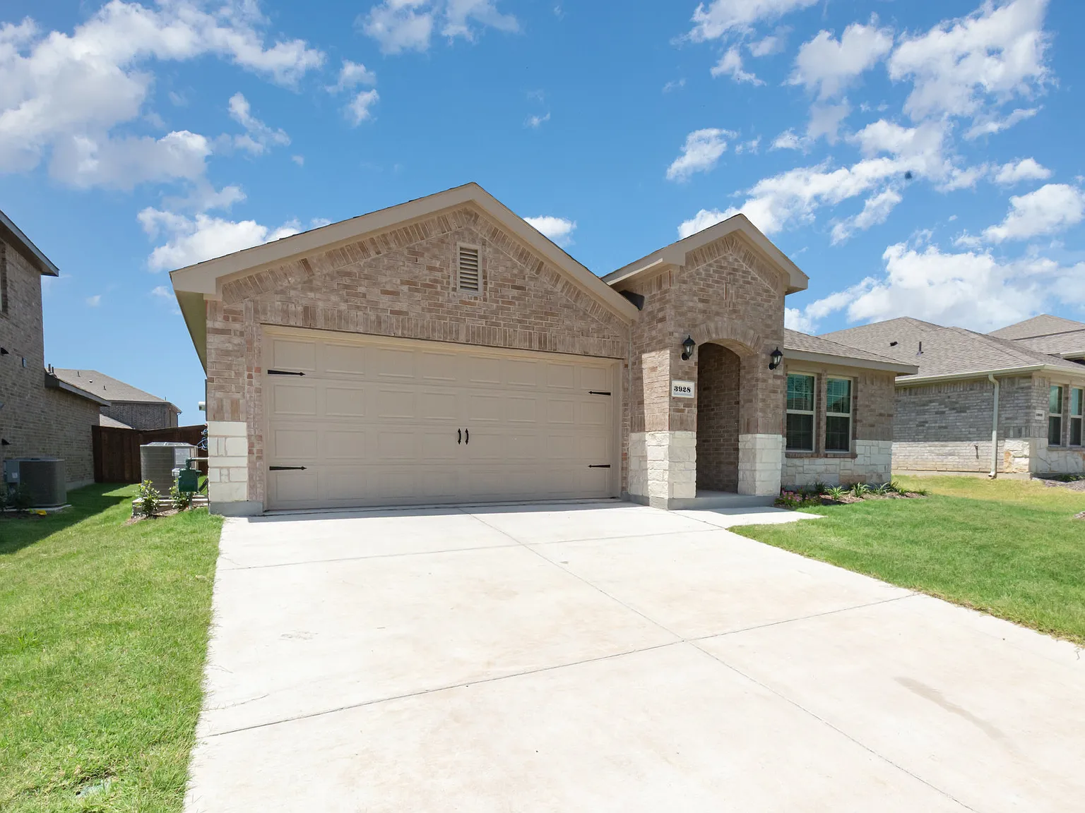 3928 Amethyst Dr — Photo 2